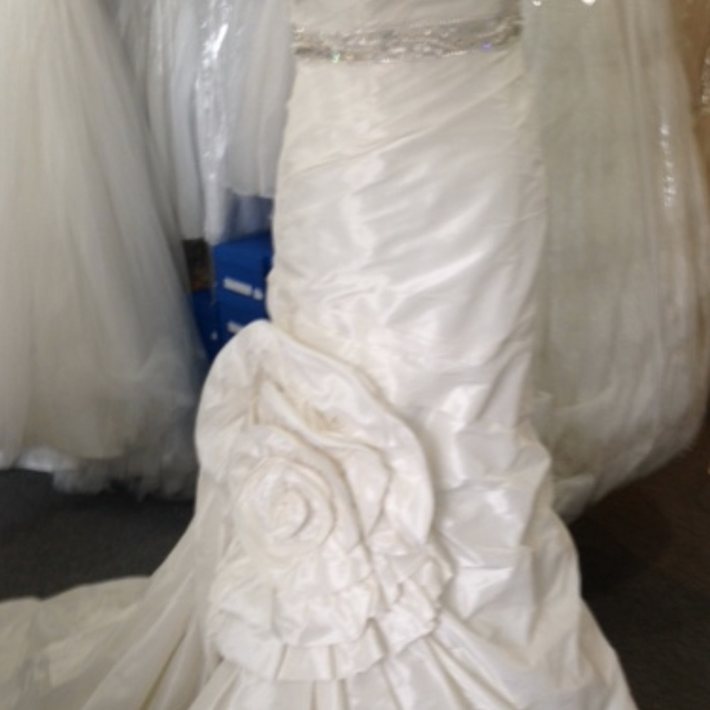 BRIDAL - Picture 3 of 7
